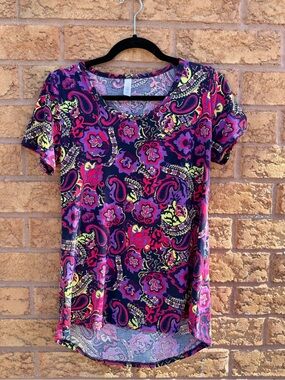 4/$25 • LulaRoe Vibrant Paisley Print Scoop Neck T-Shirt
